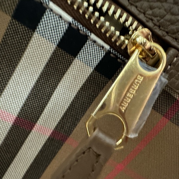 NWT! Burberry Tote Bag - Picture 9 of 16